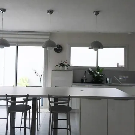 Maison Contemporaine Proche Plage Avec Jardin Clos Et Parking Privatif, Tout Inclus - Fr-1-426-547 *