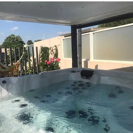 Maison Contemporaine Proche Plage Avec Jardin Clos Et Parking Privatif, Tout Inclus - Fr-1-426-547 Les Sables-dʼOlonne